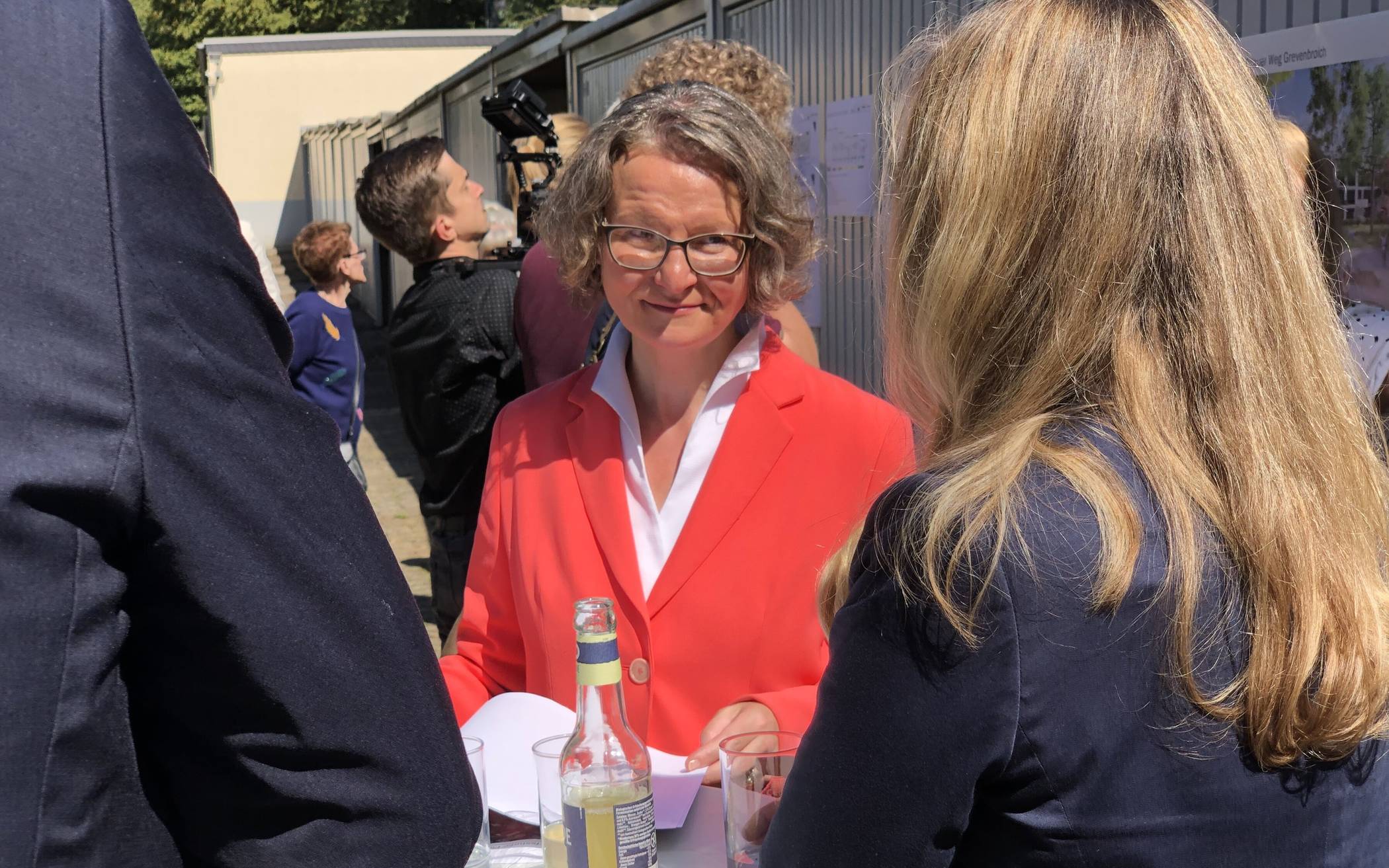  Ina Scharrenbach, Ministerin für Heimat, Kommunales, Bau und Digitalisierung, bei einem Besuch in Grevenbroich.  Foto: -gpm.  
